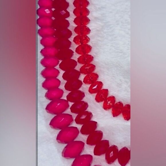 Vintage 1950’s Style Acrylic Beaded 3 Strand Choker- Pink and Red - Picture 2 of 2